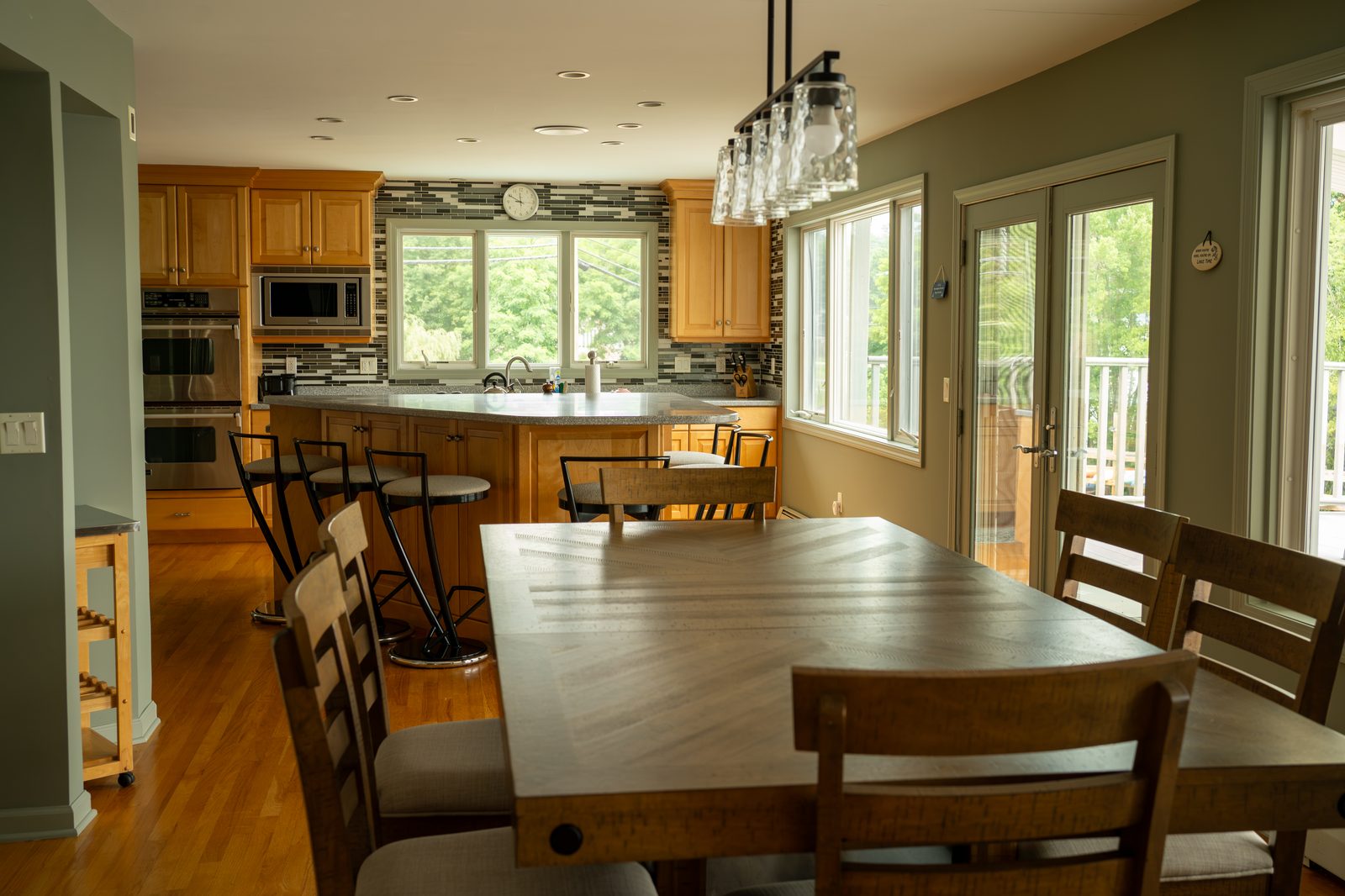 Kitchen and dining table